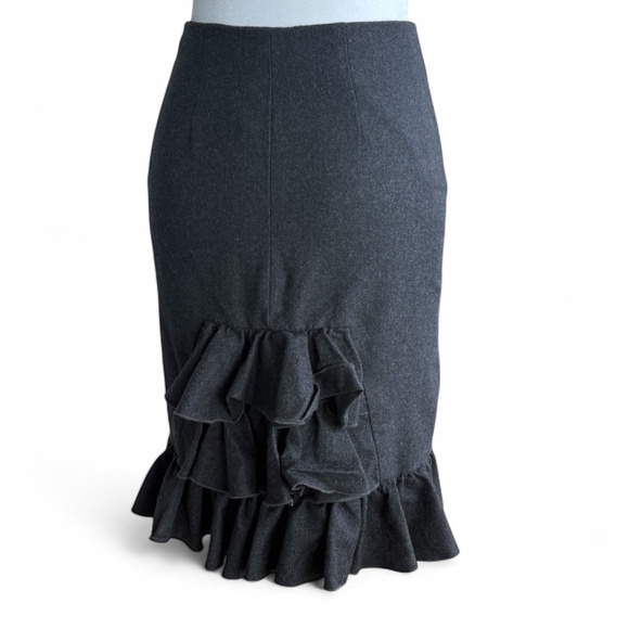 Valentino Gray Ruffle Pencil Skirt – Made in Italy (Size 2 / Early 2000s) - Picture 4 of 5